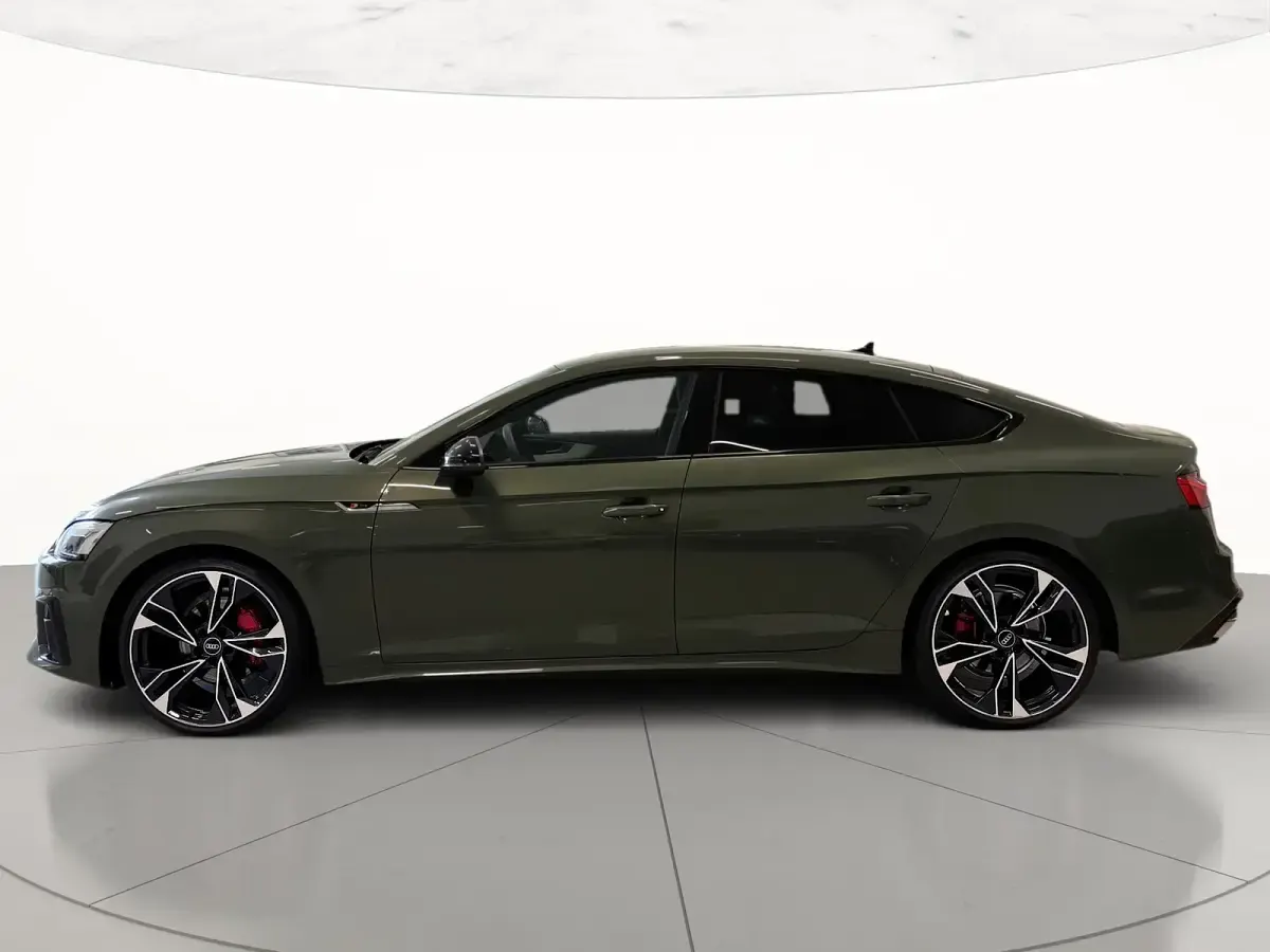 Usata Audi A5 Sportback S-Line 204 CV (150 kW) 2025 Verde distretto metallizzato Utilitaria