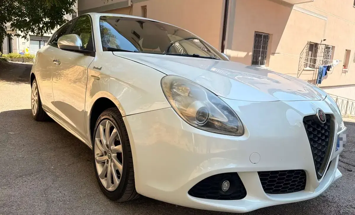 Usata Alfa Romeo Giulietta Progression 140 CV (102 kW) 2011 Bianco Utilitaria