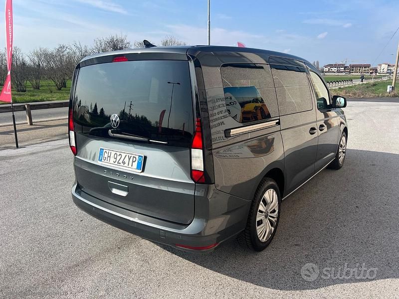 Usata VW Caddy Maxi 102 CV (75 kW) 2022 Grigio Monovolume