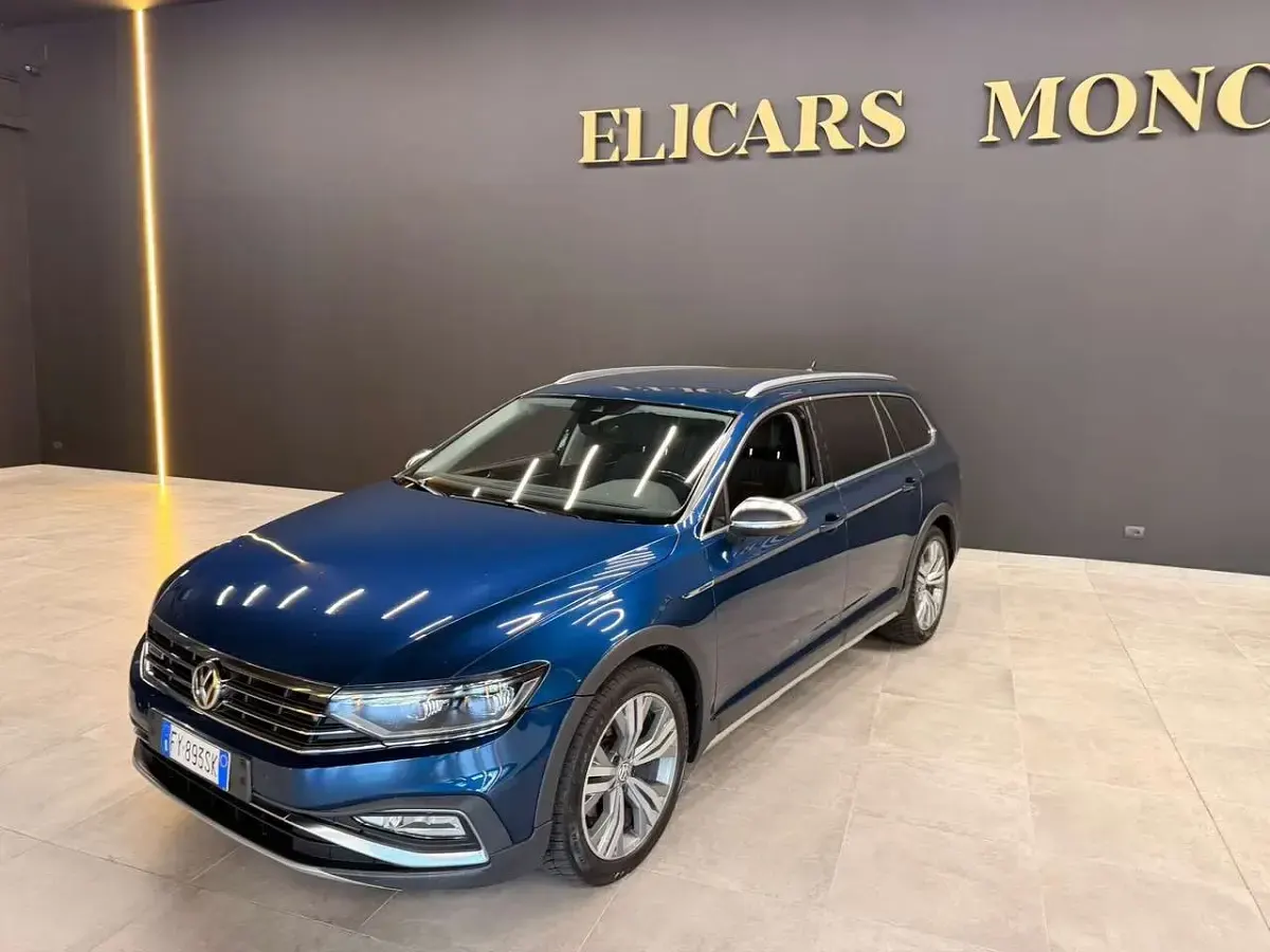 Usata VW Passat 239 CV (175 kW) 2019 Blu/azzurro Station wagon