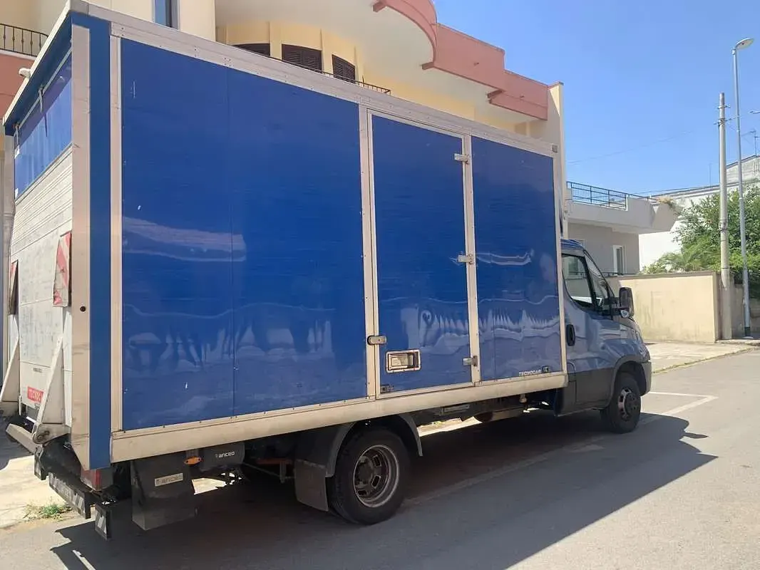 Usata Iveco Daily 155 CV (114 kW) 2019 Blu/azzurro