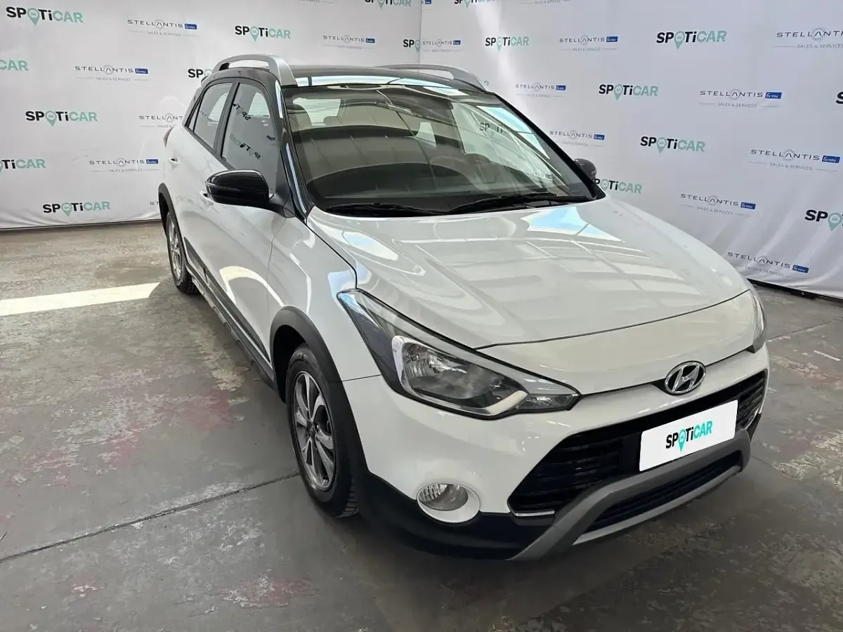 Usata Hyundai i20 Active 101 CV (74 kW) 2020 Bianco Utilitaria