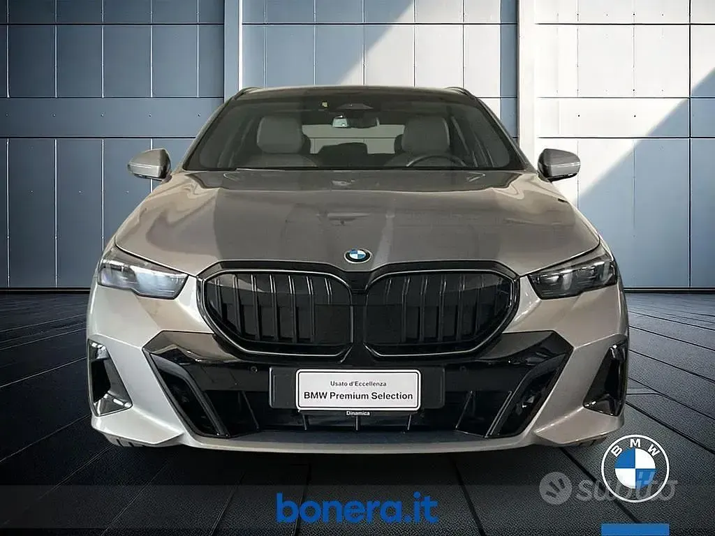 Usata BMW 540 M Sport 303 CV (222 kW) 2025 Grigio Station wagon