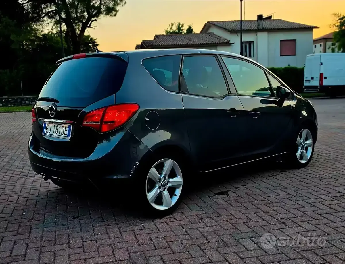 Usata Opel Meriva 101 CV (74 kW) 2011 Grigio Monovolume