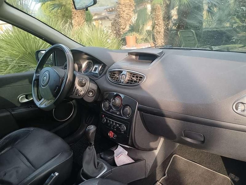 Usata Renault Clio III LE 75 CV (55 kW) 2007 Argento Berlina