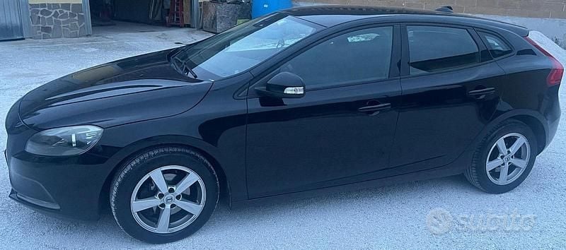 Usata Volvo V40 Kinetic 120 CV (88 kW) 2016 Nero Berlina