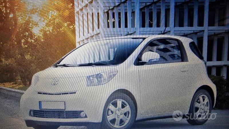 Bianco Usata 2010 Toyota iQ Due volumi | 6900 € (Buon prezzo) - Immagine 1/4