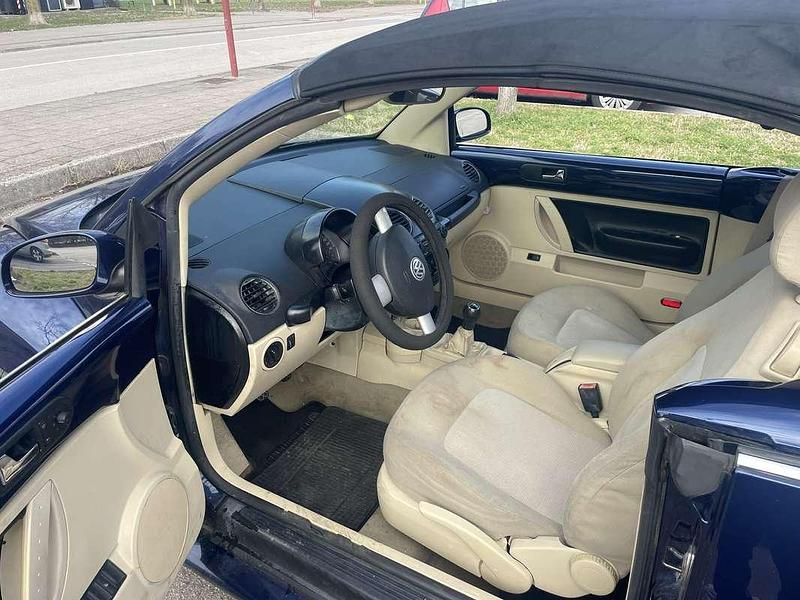 Usata VW New Beetle 101 CV (74 kW) 2006 Blu Utilitaria