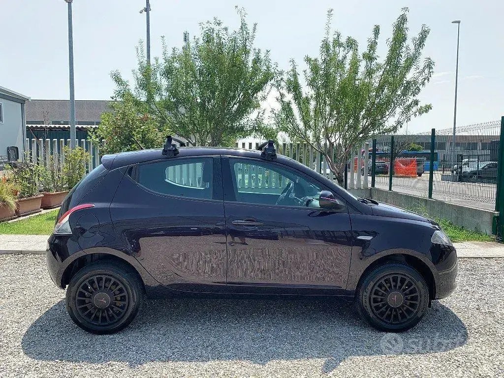 Usata Lancia Ypsilon Gold 84 CV (61 kW) 2013 Viola Utilitaria
