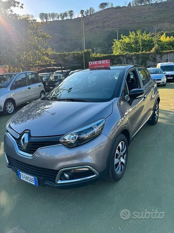 Usata Renault Captur Life 90 CV (66 kW) 2016 Grigio SUV