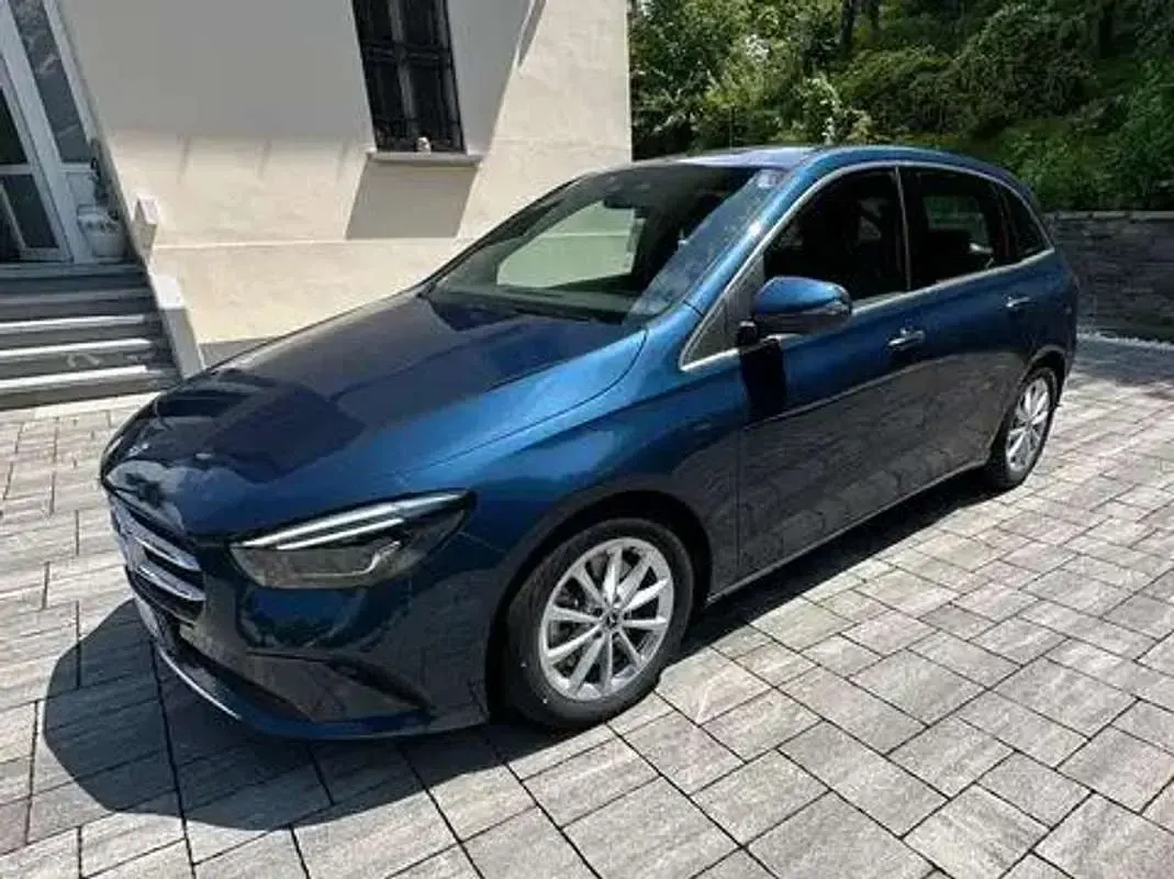 Usata Mercedes B250 Premium 224 CV (164 kW) 2020 Blu/azzurro Utilitaria