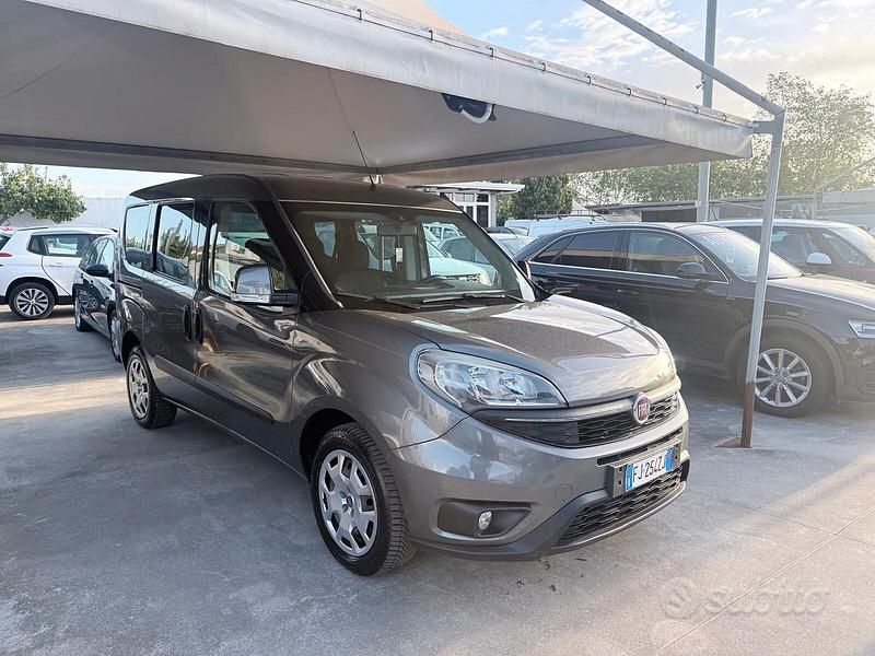 Usata Fiat Doblò 120 CV (88 kW) 2017 Grigio Monovolume