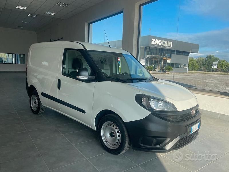 Usata Fiat Doblò Lounge 90 CV (66 kW) 2021 Bianco Monovolume
