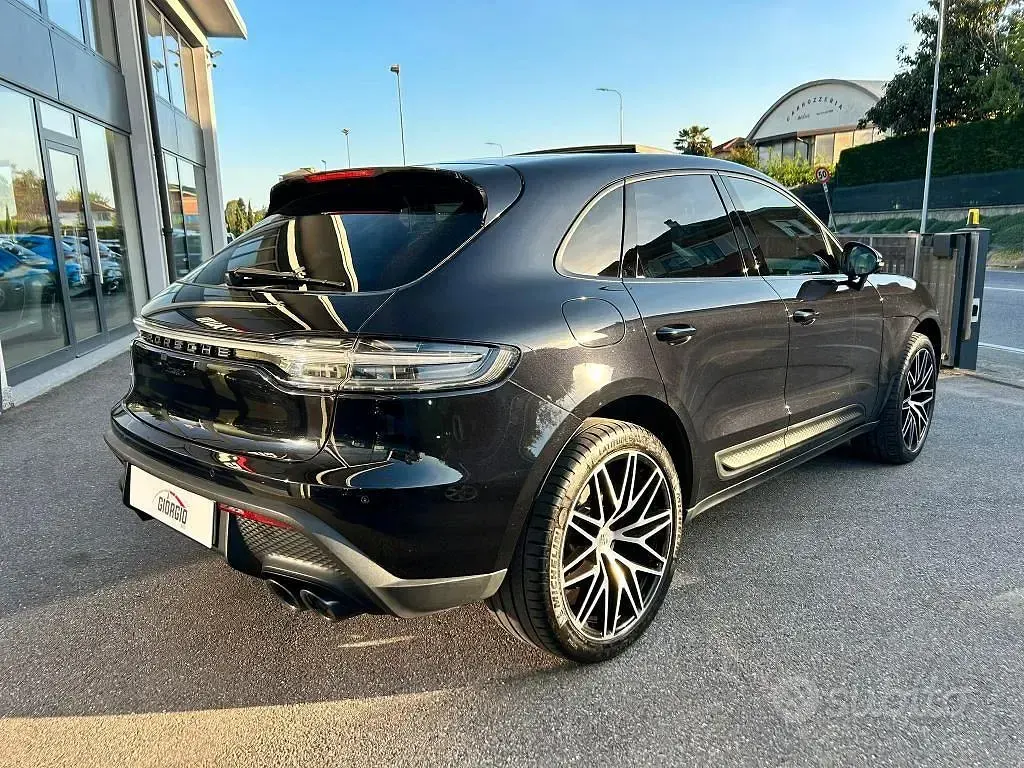 Käytetty Porsche Macan 265 HP (194 kW) 2022 Musta Katumaasturi