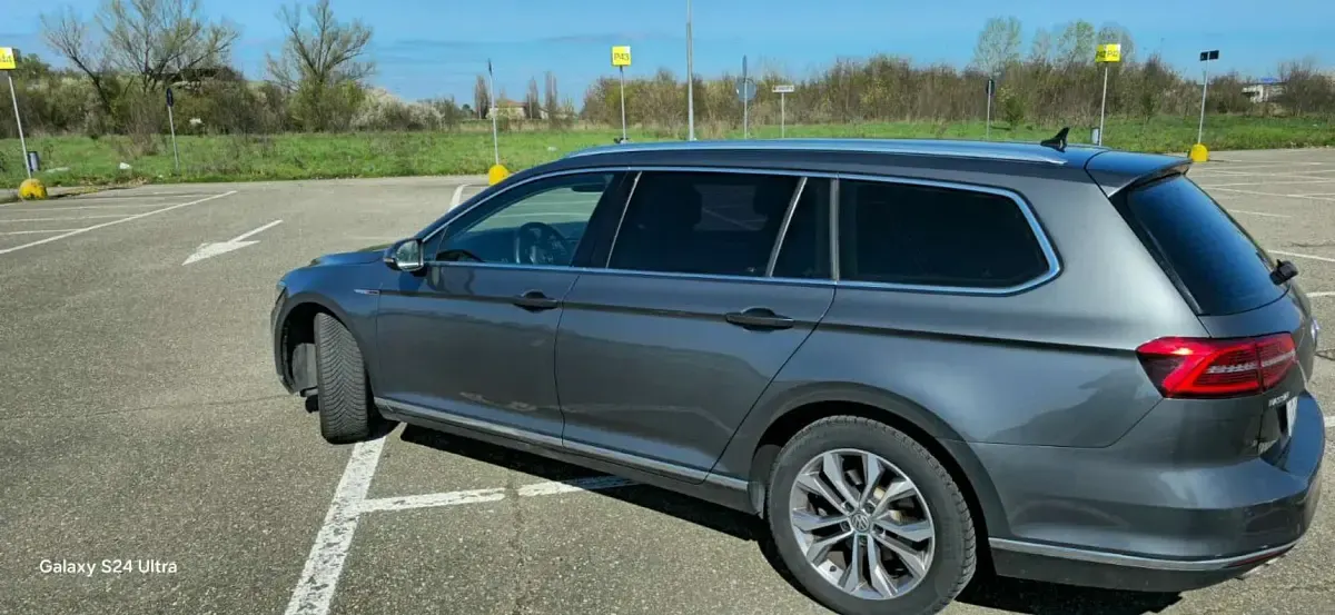 Usata VW Passat Highline 190 CV (139 kW) 2015 Grigio Station wagon