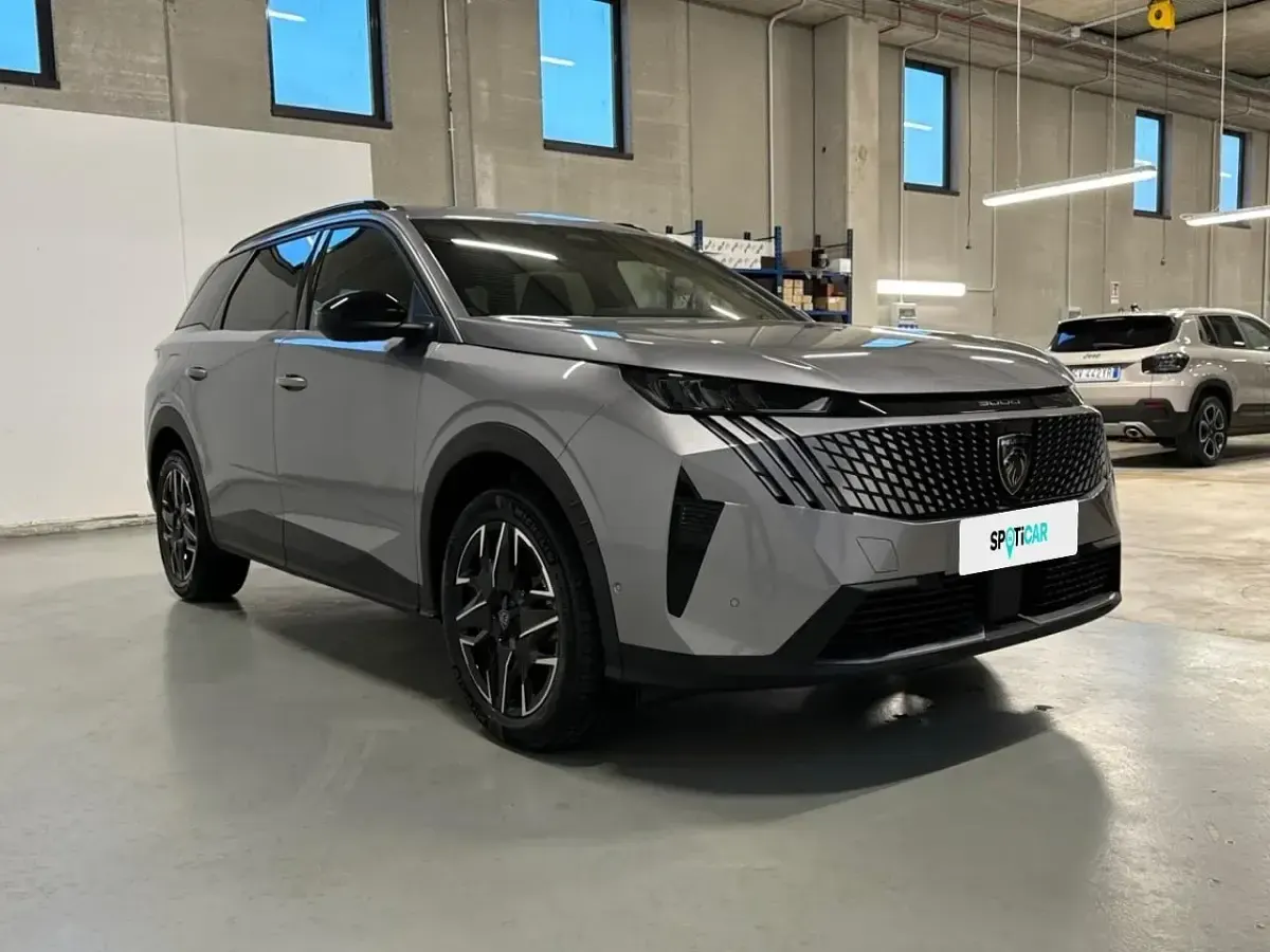 Usata Peugeot 5008 Allure 196 CV (144 kW) 2025 Grigio SUV