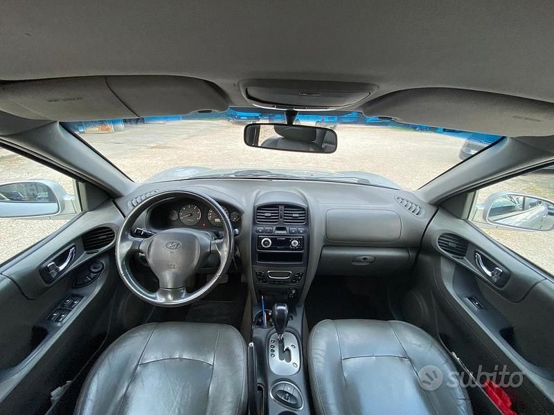 Usata Hyundai Santa Fe 112 CV (82 kW) 2004 Grigio SUV