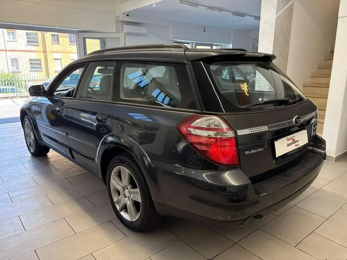 Usata Subaru Outback 150 CV (110 kW) 2008 Nero Station wagon