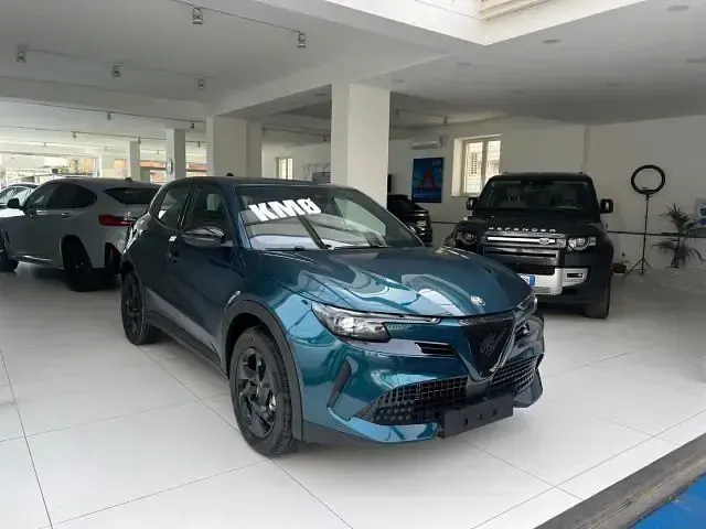 Nuova Alfa Romeo GT Junior Edizione Speciale 136 CV (100 kW) 2025 Blu metallizzato SUV