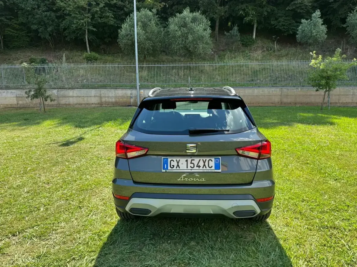 Usata Seat Arona Xperience 116 CV (85 kW) 2024 Grigio SUV