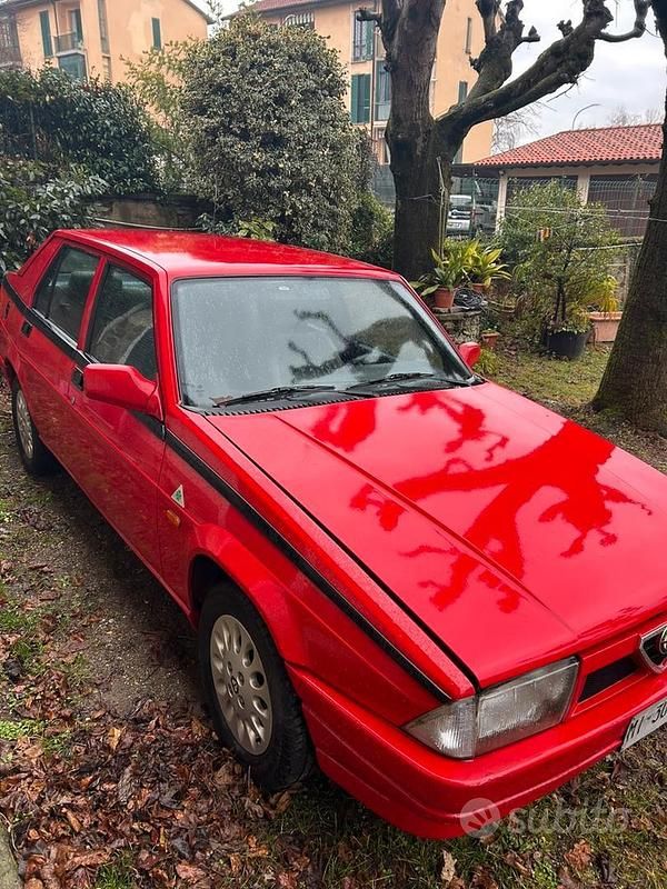 Usata Alfa Romeo 75 105 CV (77 kW) 1991 Rosso Berlina