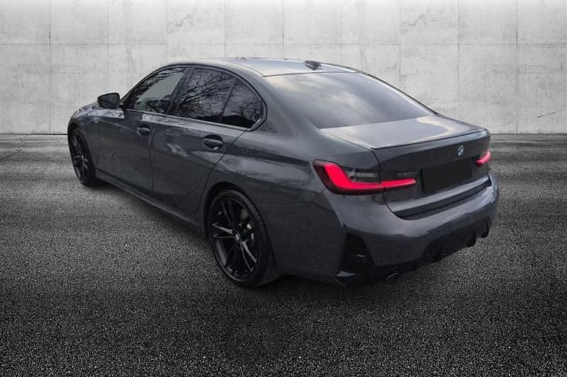 Usata BMW 330 M Sport 245 CV (180 kW) 2024 Grigio metallizzato Berlina