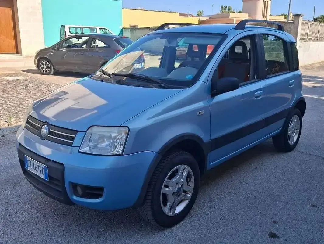 Usata Fiat Panda 4x4 Climbing 60 CV (44 kW) 2006 Blu/azzurro Utilitaria
