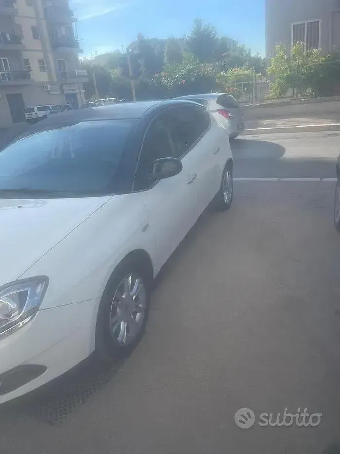 Usata Lancia Delta 120 CV (88 kW) 2012 Bianco Utilitaria