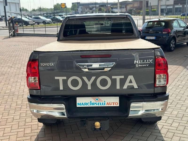 Usata Toyota HiLux Lounge 150 CV (110 kW) 2018 Nero Pick-up