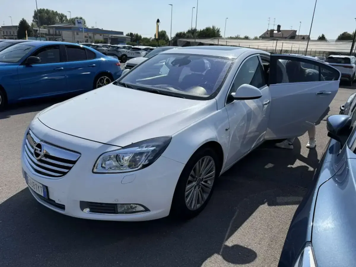 Usata Opel Insignia Cosmo 160 CV (117 kW) 2011 Bianco Berlina