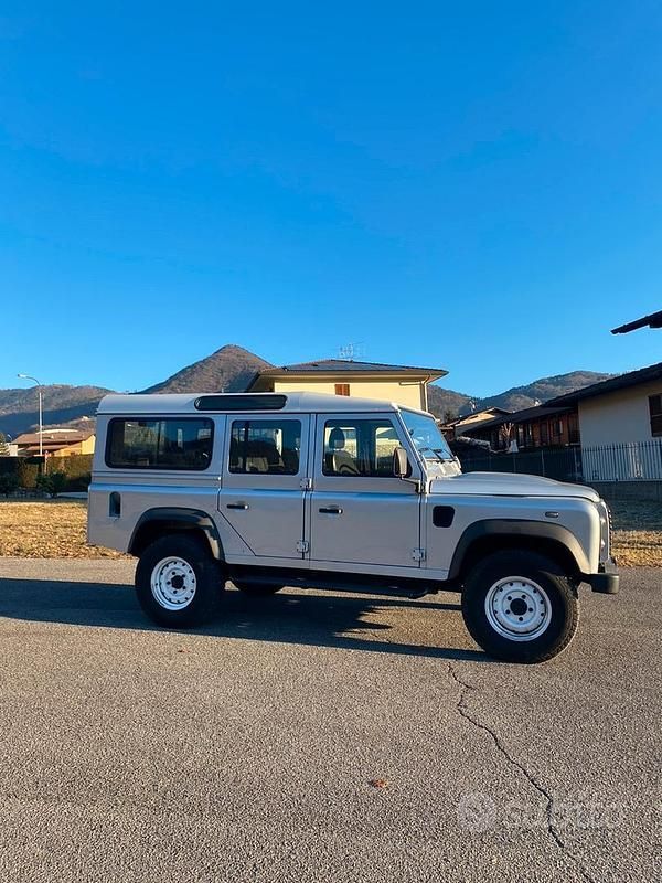 Usata Land Rover Defender 68 CV (50 kW) 2013 Grigio Berlina