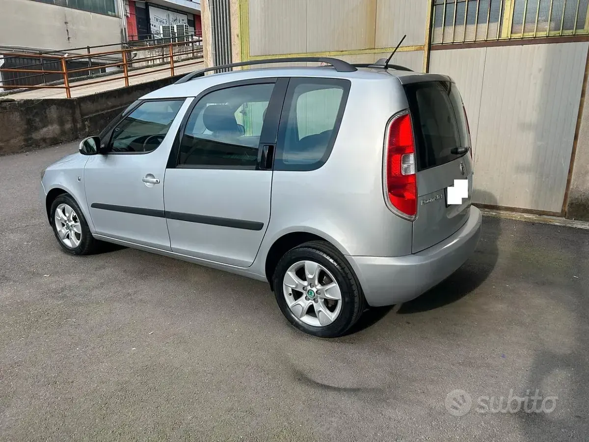 Usata Skoda Roomster Comfort 105 CV (77 kW) 2011 Grigio Monovolume