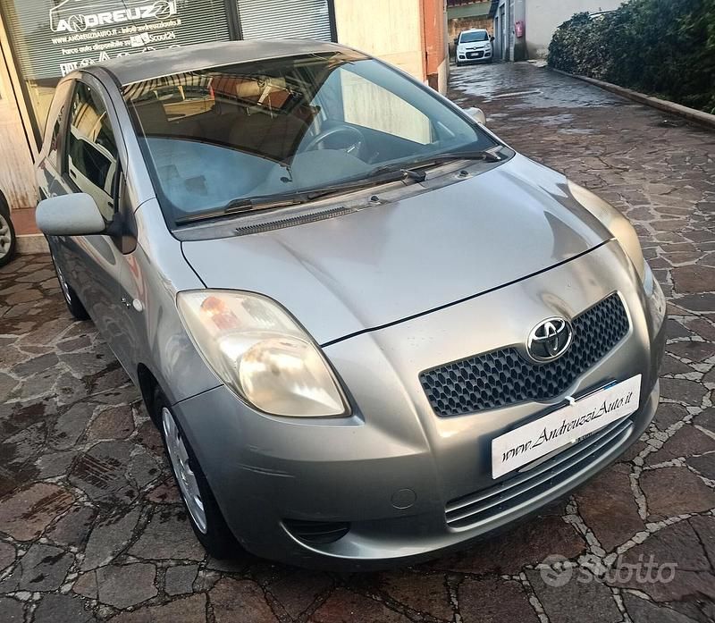 Usata Toyota Yaris 89 CV (65 kW) 2006 Grigio Berlina