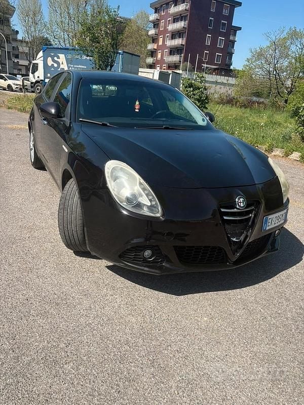 Usata Alfa Romeo Giulia 105 CV (77 kW) 2012 Berlina