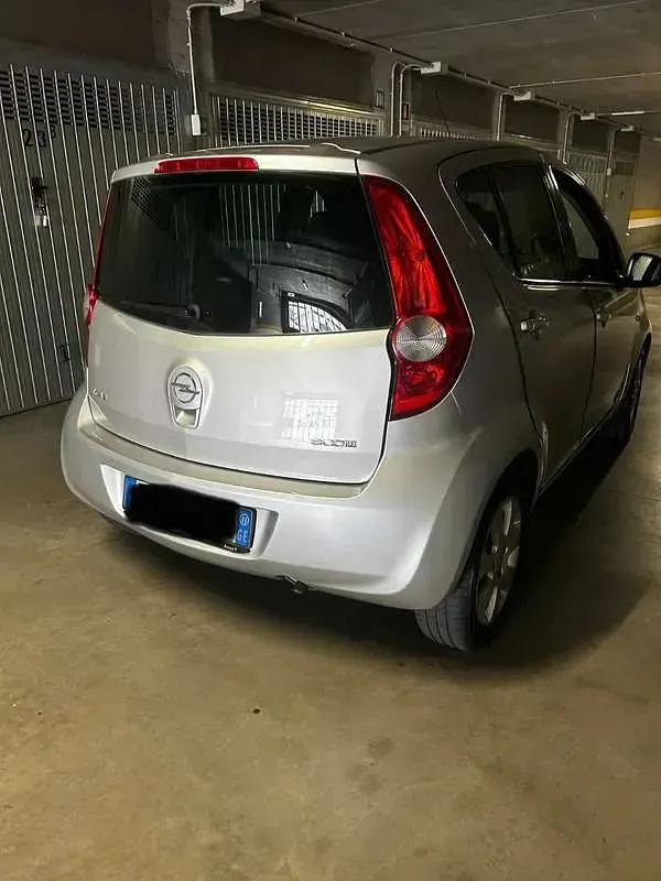 Usata Opel Agila 65 CV (47 kW) 2011 Argento Utilitaria