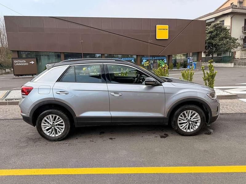 Usata VW T-Roc Life 116 CV (85 kW) 2022 Grigio SUV