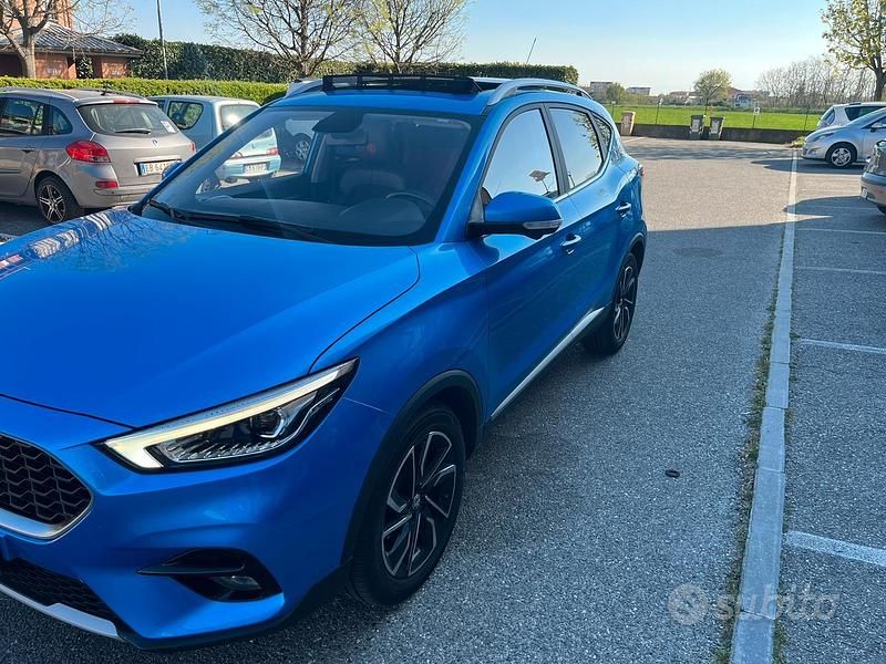Usata MG ZS Luxury 111 CV (81 kW) 2021 Blu/azzurro SUV