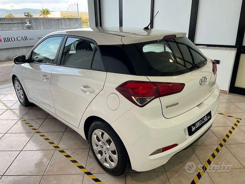 Usata Hyundai i20 Classic 75 CV (55 kW) 2016 Bianco Berlina