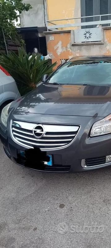 Grigio Usata 2011 Opel Insignia Tre volumi | 3500 € (Buon prezzo) - Immagine 1/4