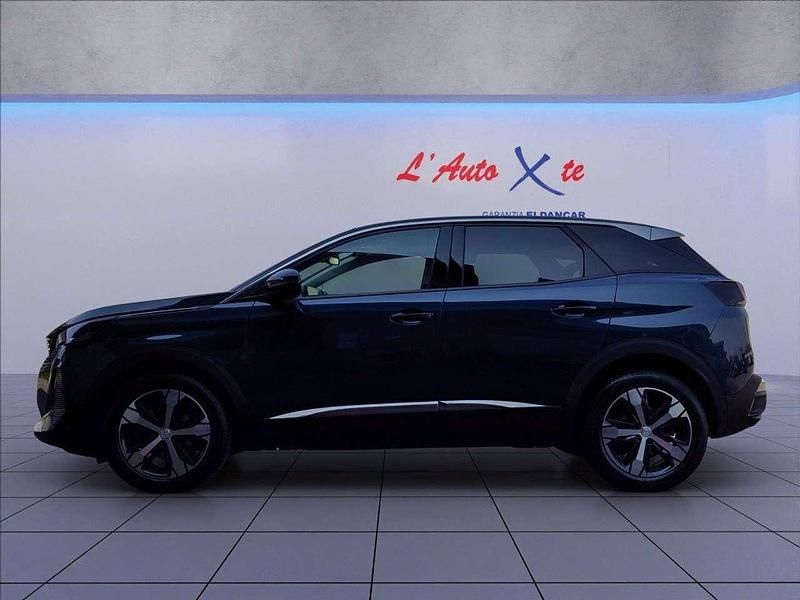 Usata Peugeot 3008 Allure 131 CV (96 kW) 2023 Verde metallizzato SUV