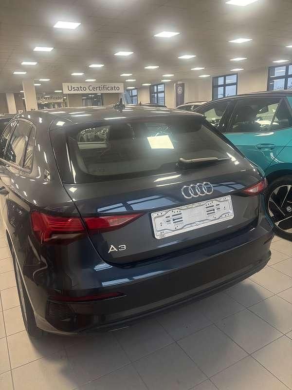 Usado Audi A3 Advanced 116 CV (85 kW) 2022 Gris Berlina