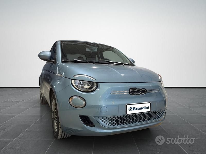 Usata Fiat 500e Icon 85 kW (116 CV) 2021 Blu marine Cabrio