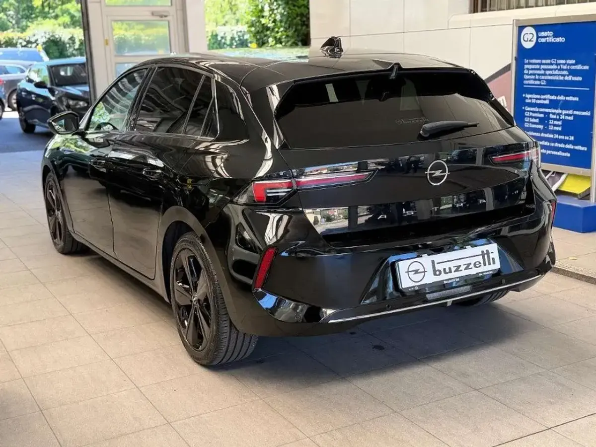 Usata Opel Astra Elegance 150 CV (110 kW) 2022 Nero Utilitaria