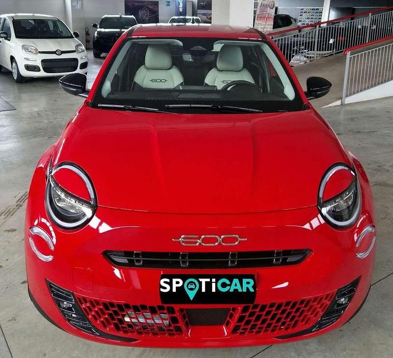 Nuova Fiat 600 Icon 145 CV (106 kW) 2025 Rosso SUV