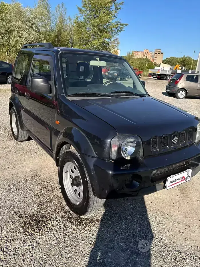 Usata Suzuki Jimny 85 CV (62 kW) 2007 Nero SUV