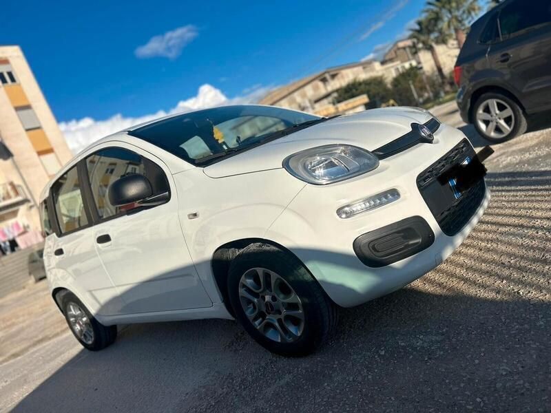 Usata Fiat Panda Lounge 69 CV (50 kW) 2015 Bianco Utilitaria