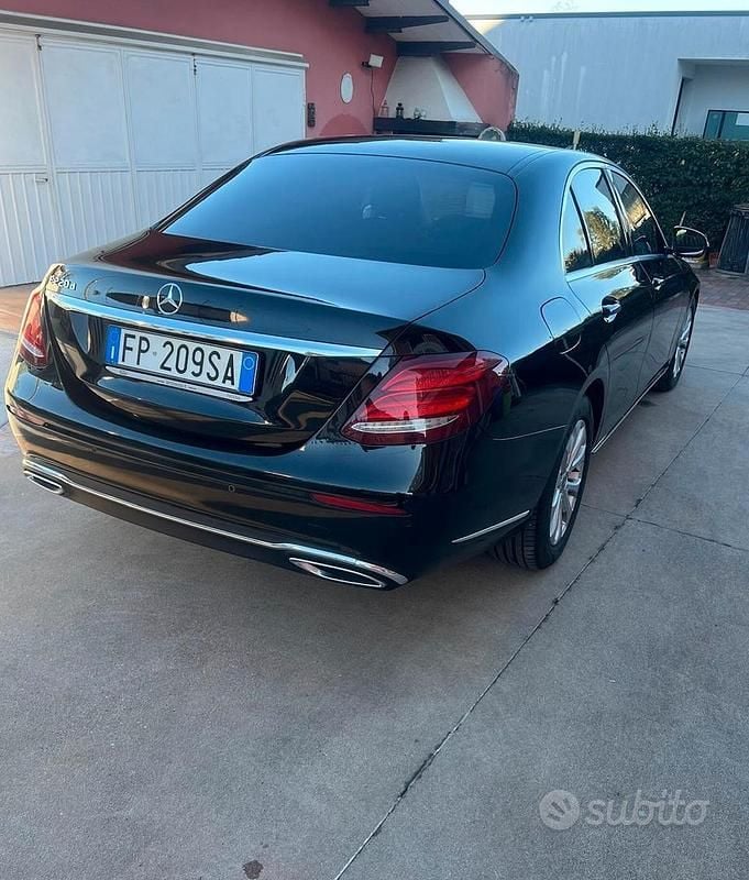 Usata Mercedes E220 Premium 194 CV (142 kW) 2018 Nero Station wagon
