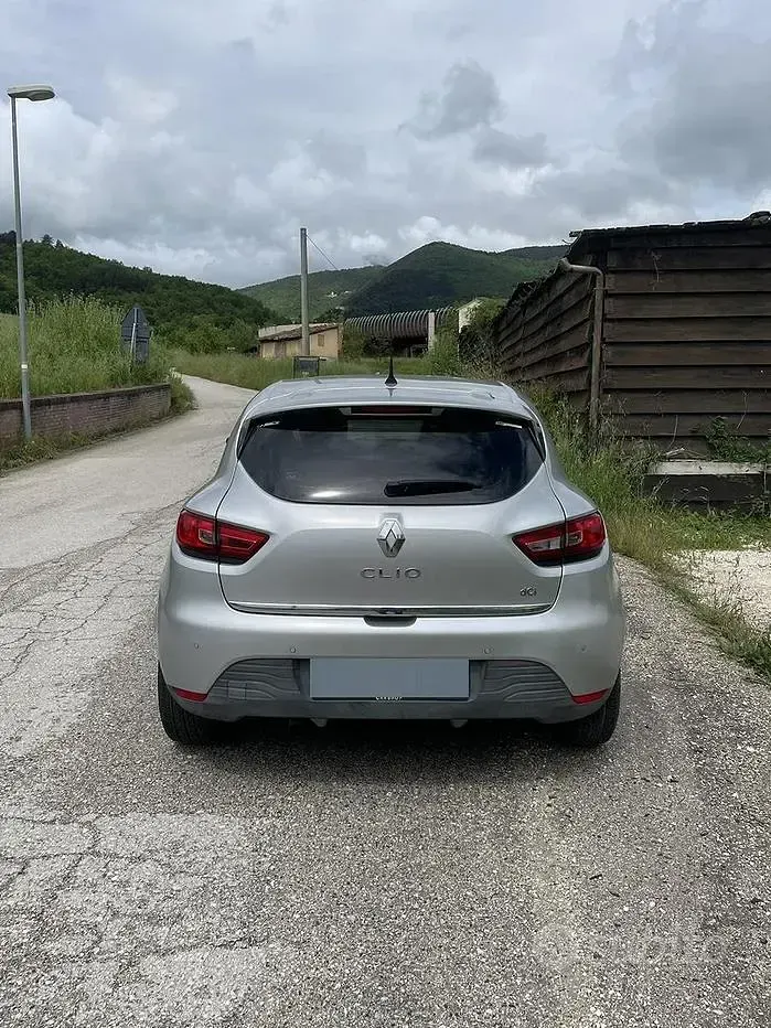 Usata Renault Clio 90 CV (66 kW) 2014 Grigio Utilitaria