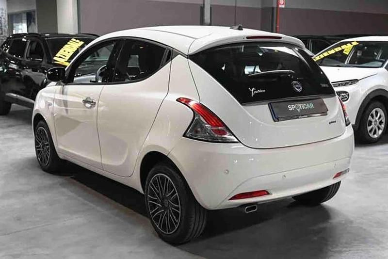 Usata Lancia Ypsilon Gold 69 CV (50 kW) 2022 Bianco Utilitaria