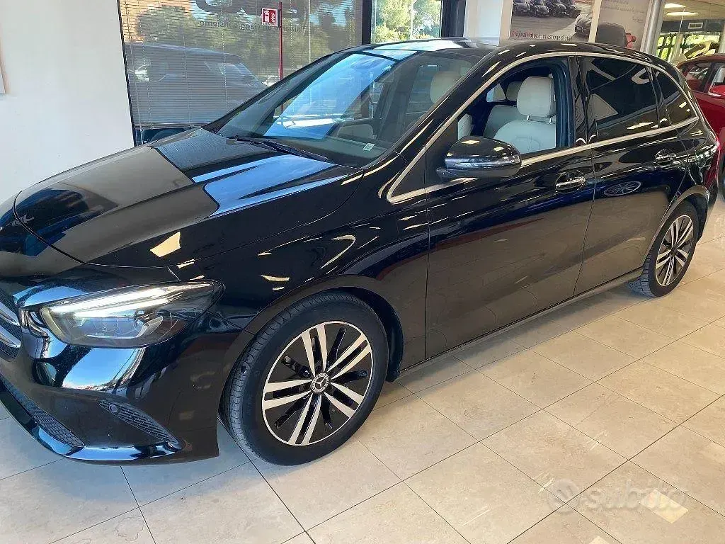 Usata Mercedes B200 150 CV (110 kW) 2021 Nero Utilitaria